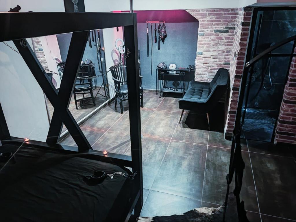 Fifty Shapes, Nesher