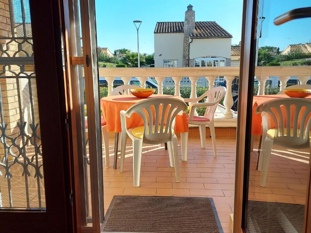 Delightul Holiday Home in St Pere Pescador with Terrace