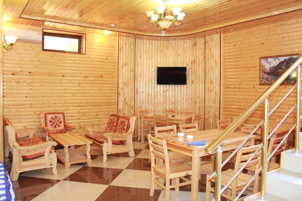 菲魯茲酒店 (Firuz Hotel)
