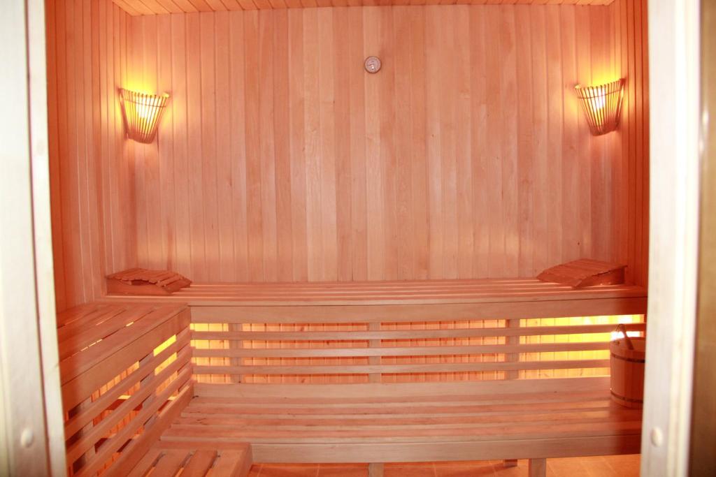 菲魯茲酒店 (Firuz Hotel)