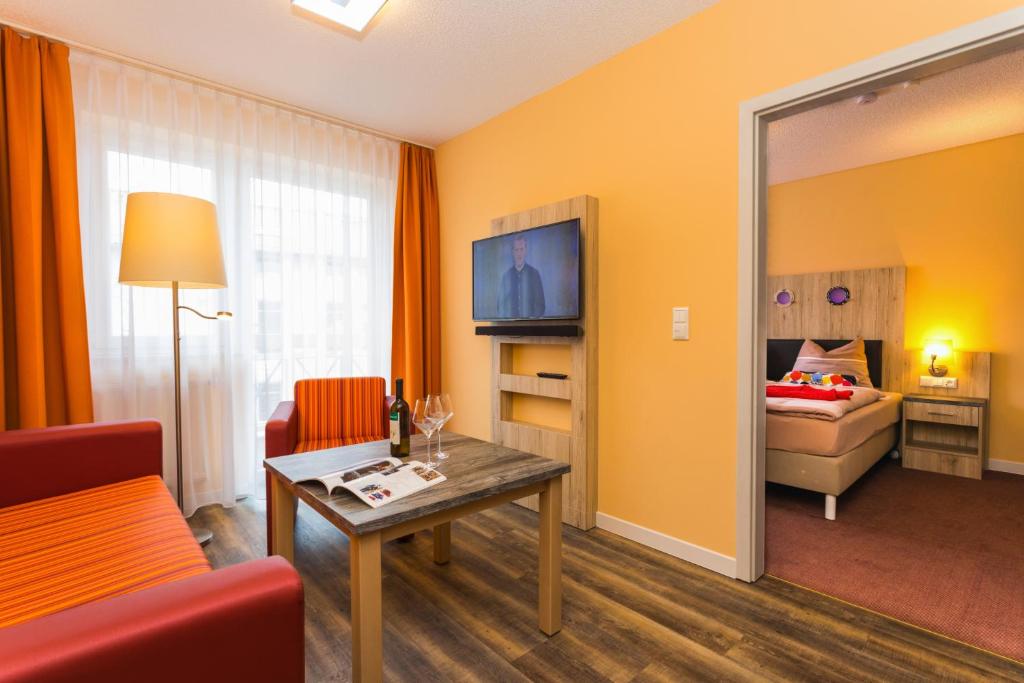 Appartementhauser Achterwasserblick — Hotel in Koserow