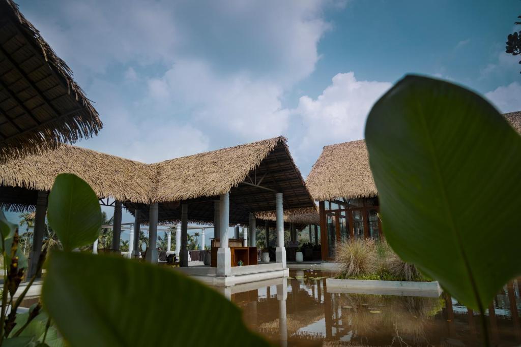 Maayaa Riverside Villa의 강변 풍경을 담은 이미지