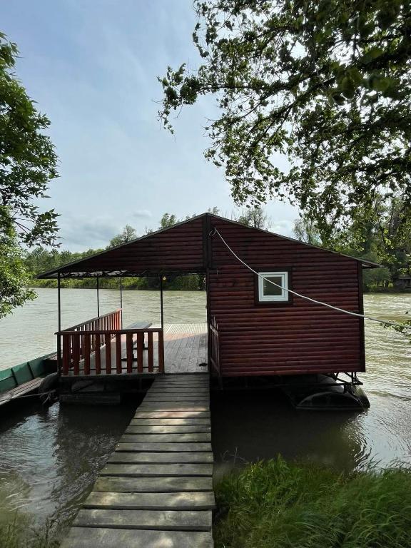 Small Cabin on river Jabukov cvet, Banatski Brestovac