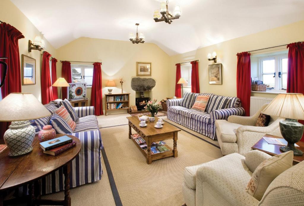 Ty Newydd, Tal-y-Cafn