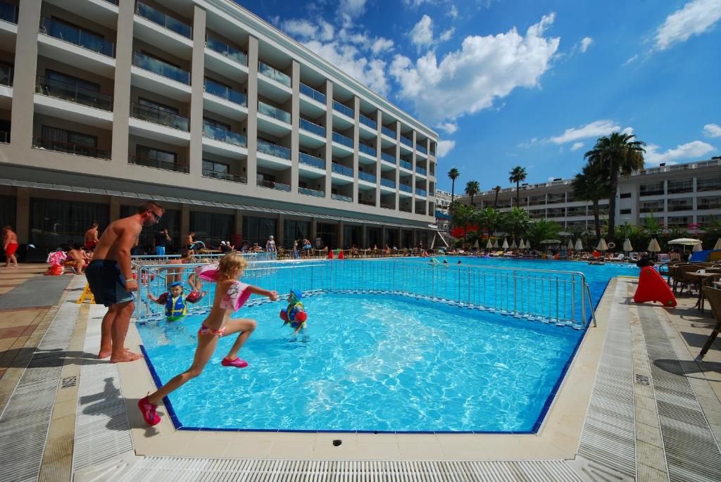 Pasa Beach Hotel — Swimming pool in Marmaris, Mugla