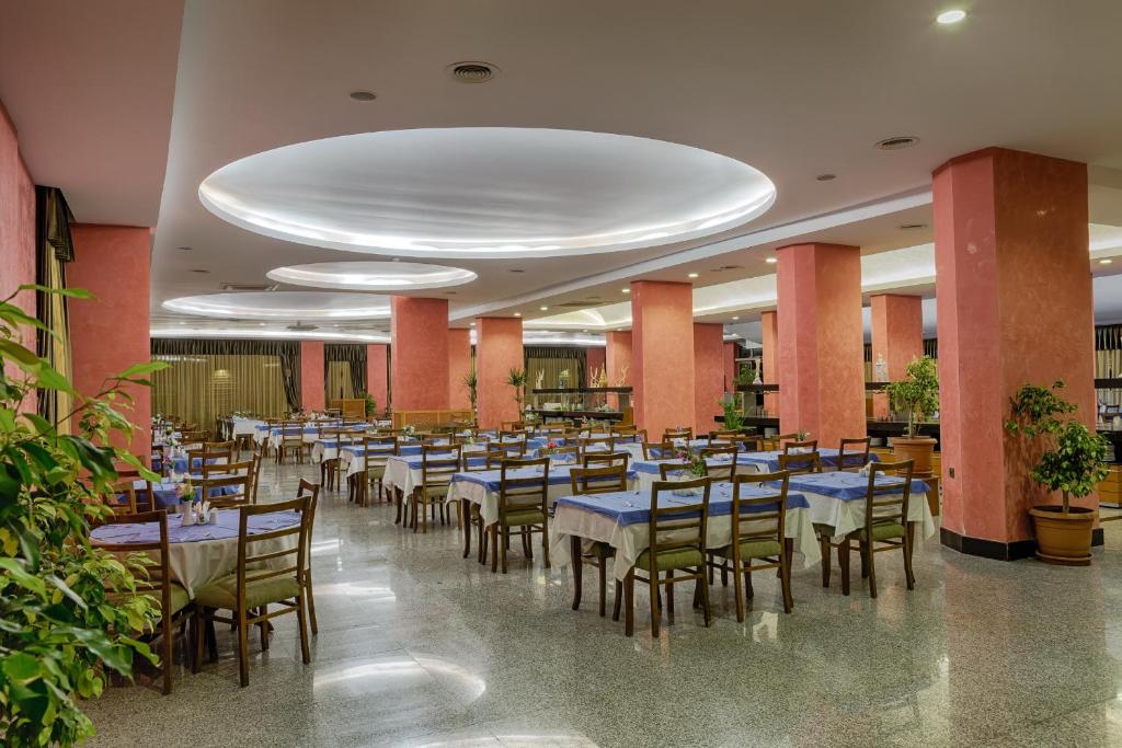 Pasa Beach Hotel — Restaurant & bars in Marmaris, Mugla