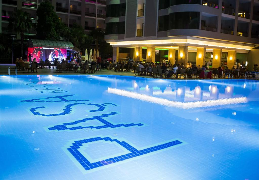 Pasa Beach Hotel — Swimming pool in Marmaris, Mugla