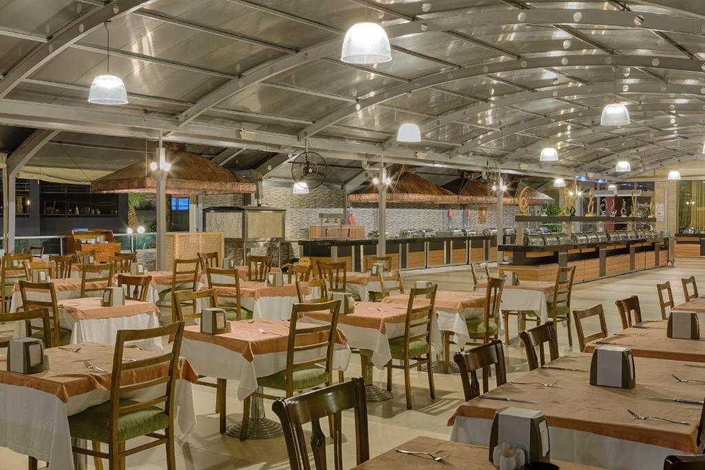 Pasa Beach Hotel — Restaurant & bars in Marmaris, Mugla