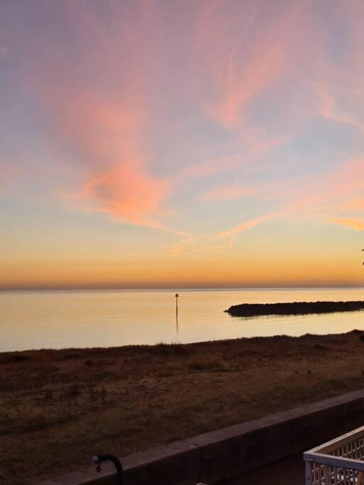 Awave From It All, Clacton-on-Sea photo 7