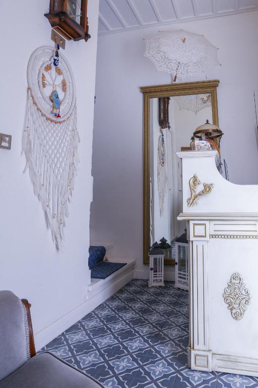 Front desk [24-hour]