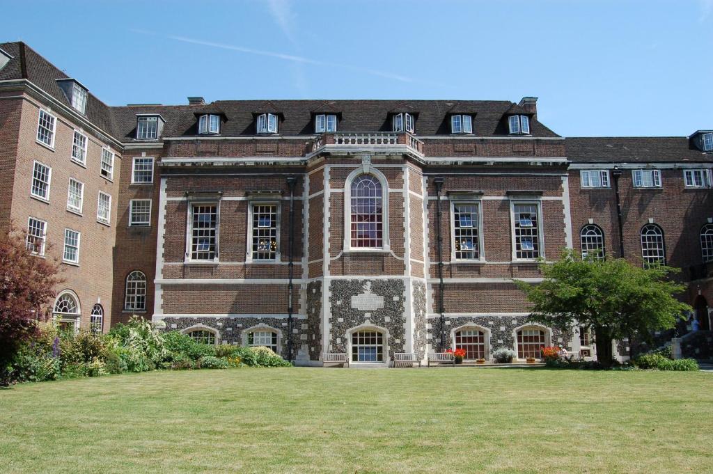 Goodenough College – University Residence — Hotel in London