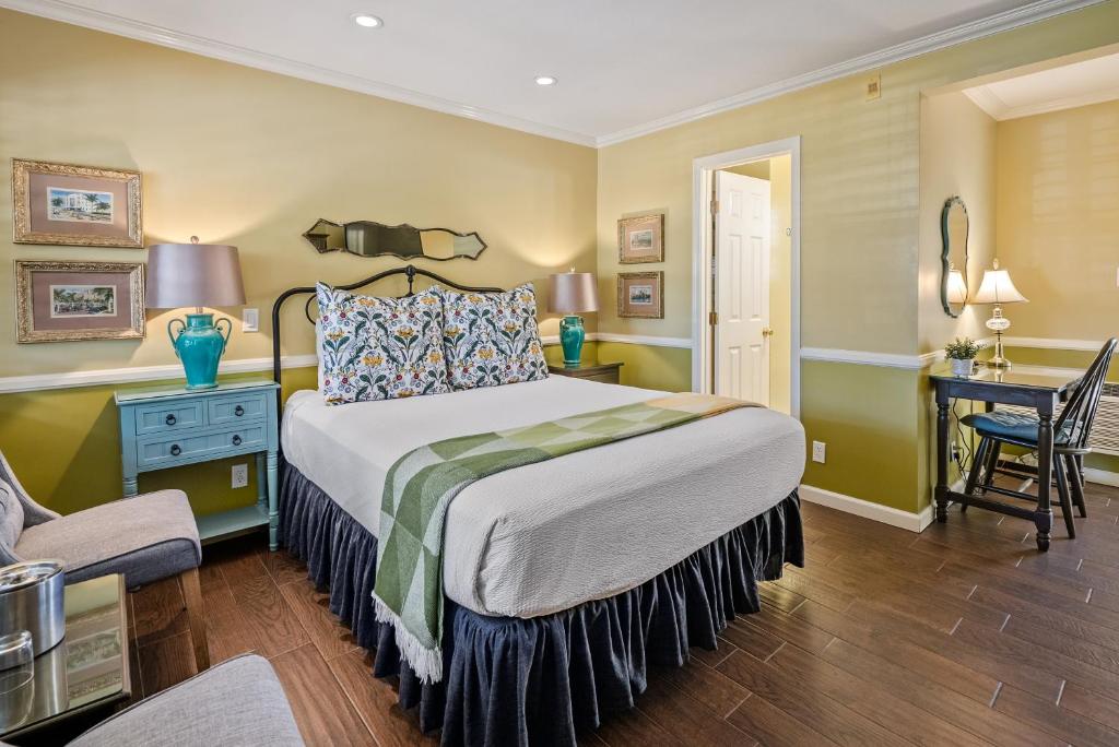 Apple Farm Inn photo