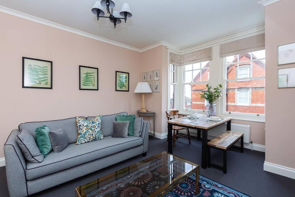 Harriet - Quaint one bedroom apartment with easy parking, Kent