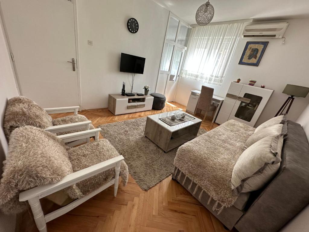 One bedroom apartment in great location - 2