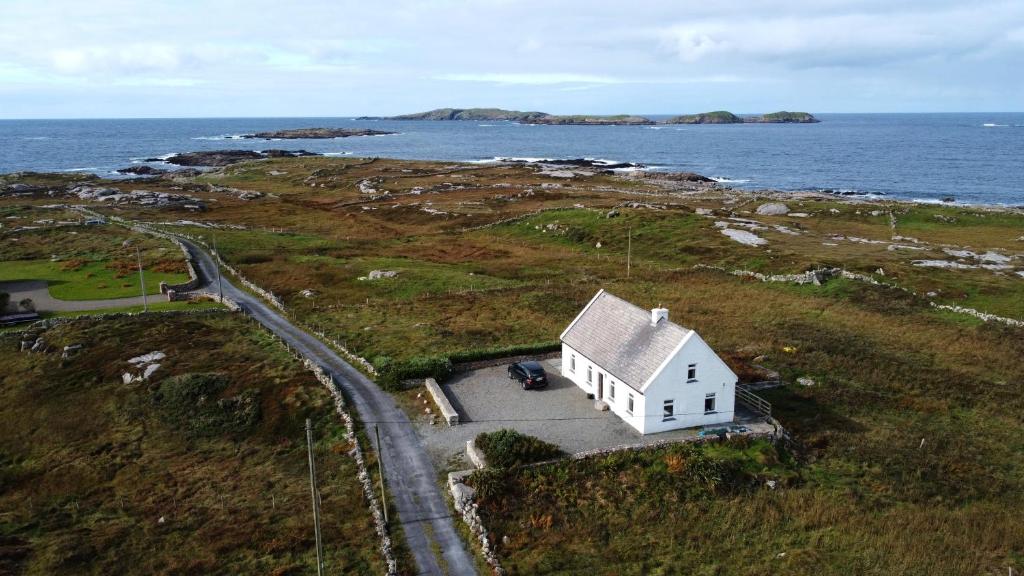 Lands End Cottage - Connemara, Aughrus More