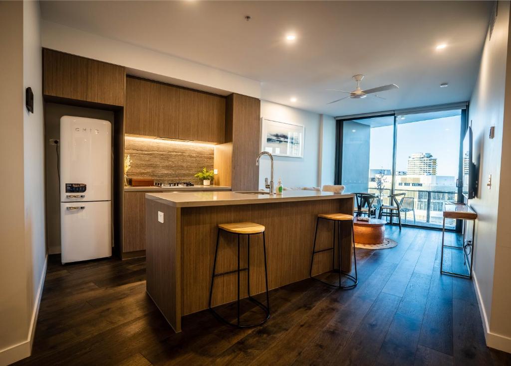 2 Bedroom Luxurious Family Residence with Ocean View in Broadbeach Gold Coast next to Casino and Pac — Hotel in Gold Coast