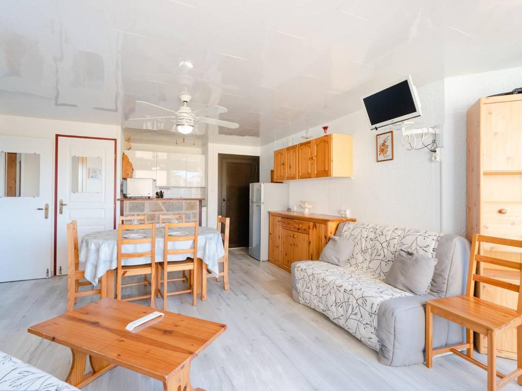 Appartement lumineux à Gruissan, 2 chambres, proche plage, parking sécurisé, mini-box WIFI, non-fumeur - FR-1-409A-15 - 2