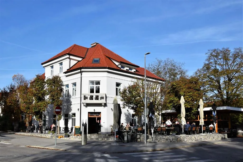 Guesthouse Pr'Šefu, hotel di Brežice