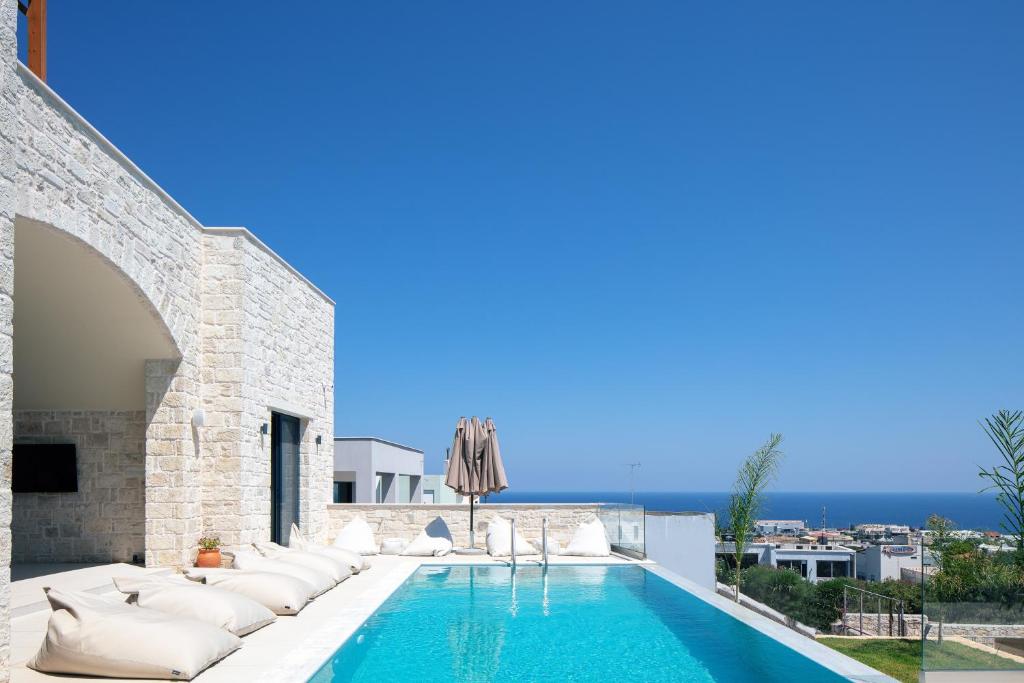 Sorin Villa, boasting Pool & Heated Whirlpool, By ThinkVilla, Atsipopoulo