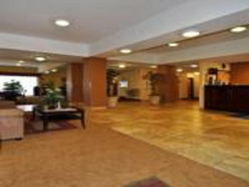 Days Inn by Wyndham North Mobile photo