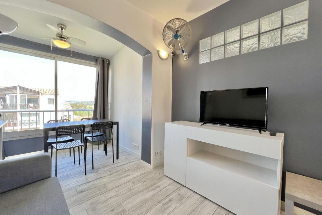 Bright 26 m with pool in Frejus - 3