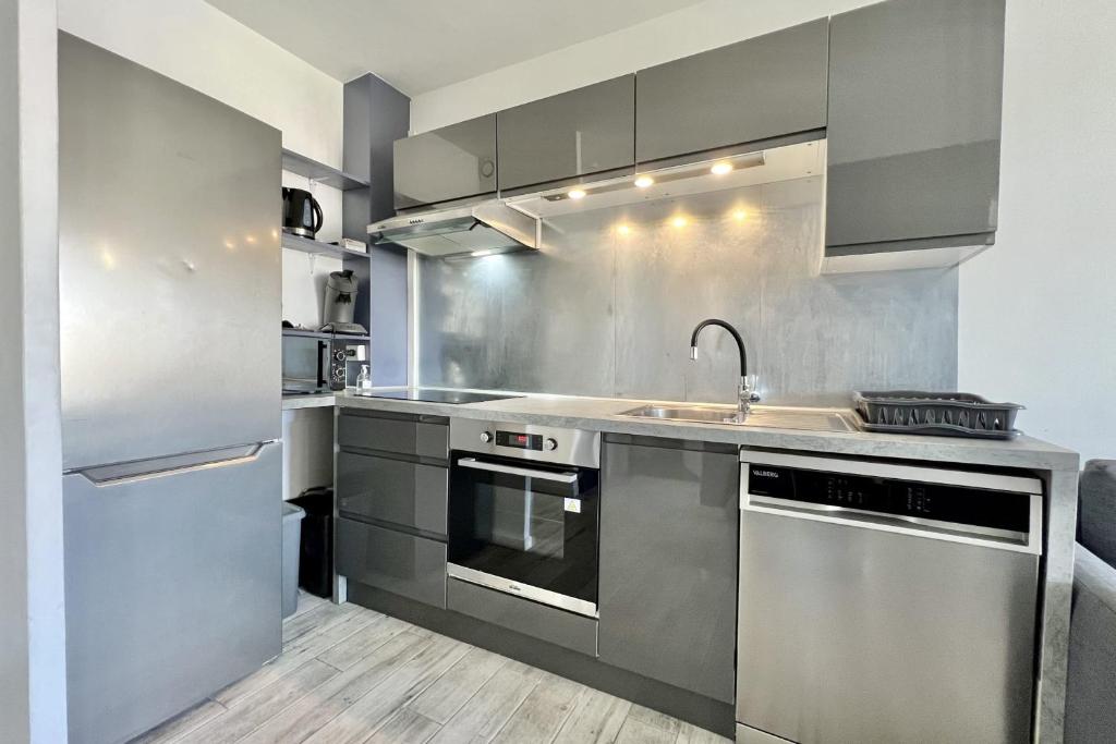 Bright 26 m with pool in Frejus - 5