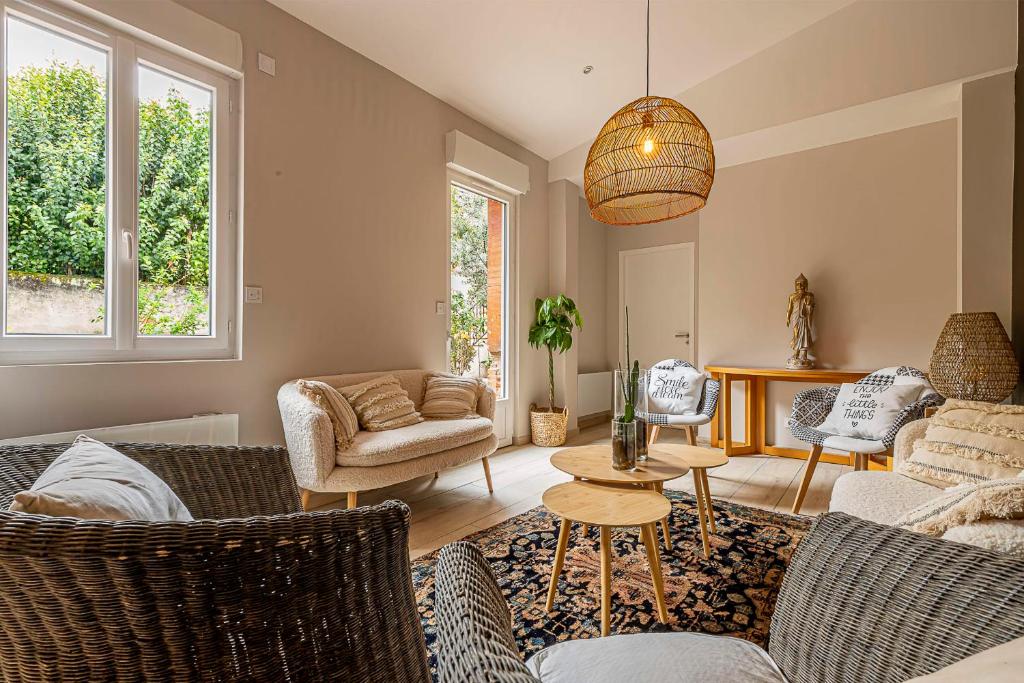 Pleasant and bright chartreuse with terrace, Toulouse