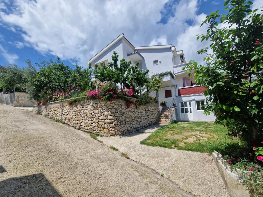 Gjoni Guest House - 3