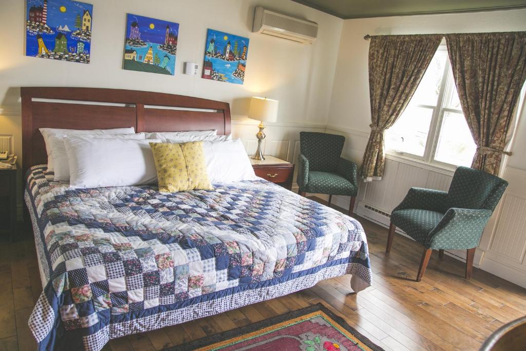 Lanes Privateer Inn photo
