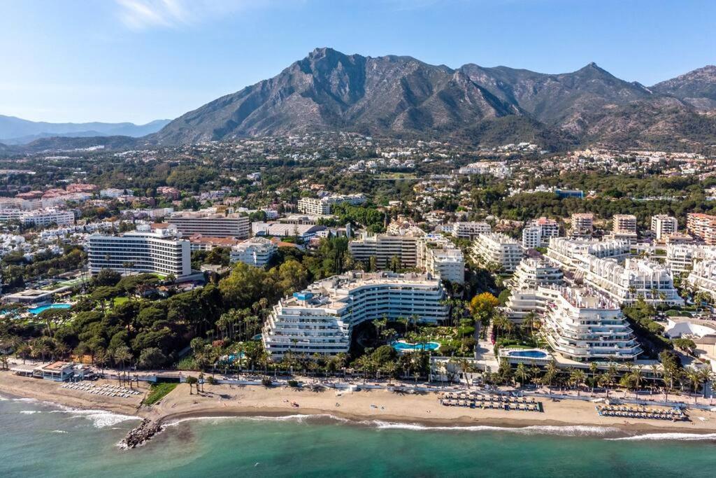 1st line exclusive apt in heart of the Golden Mile, Marbella