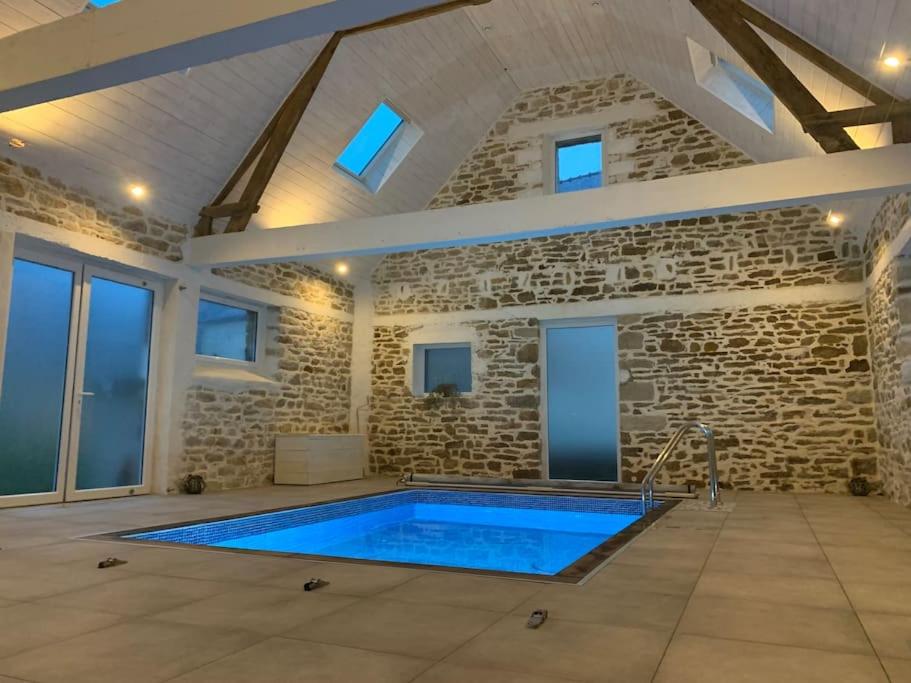 Gîte avec piscine intérieure privée