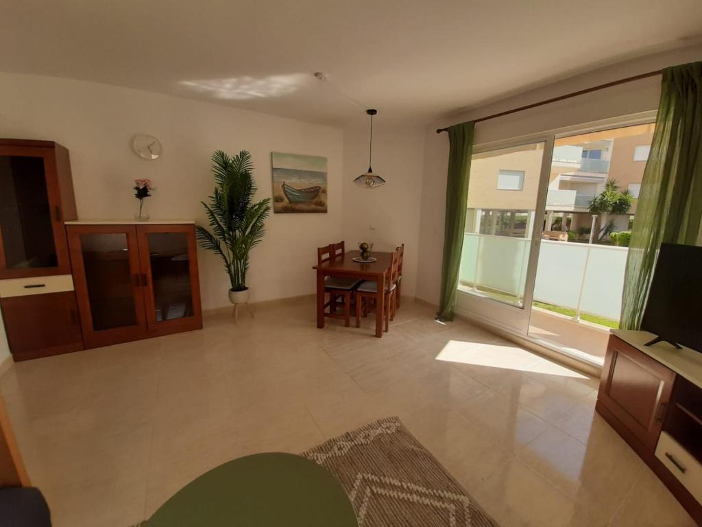 Two bed two bathrooms ground floor Apartment with pool view - 5