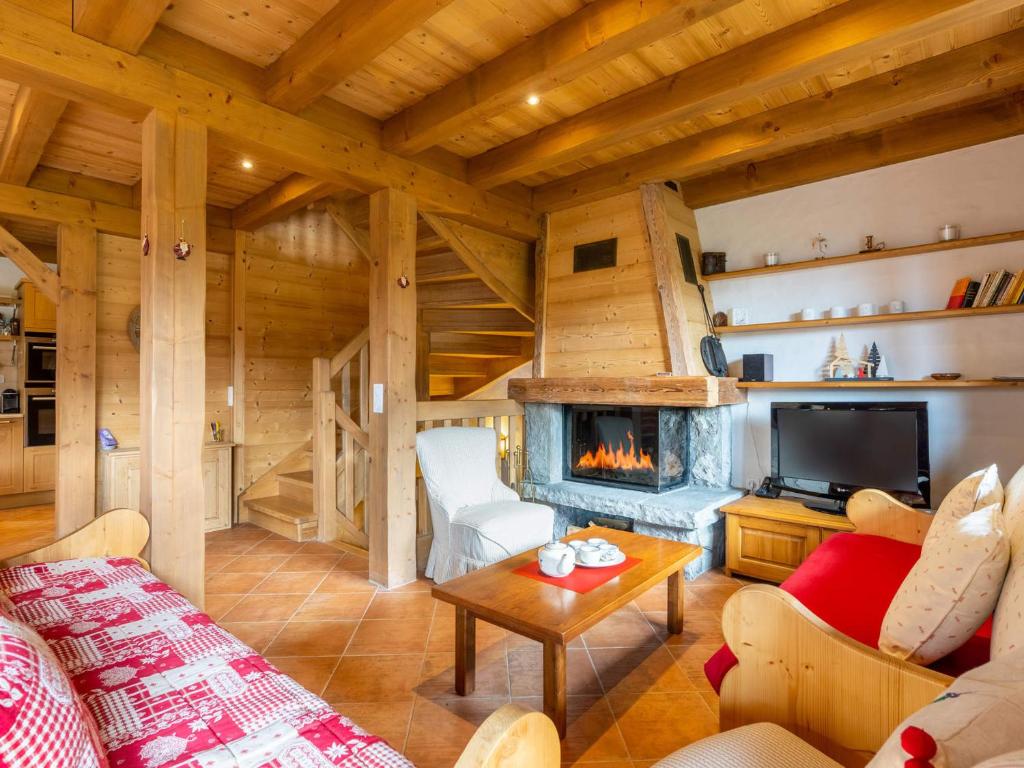 Chalet mitoyen 3 étoiles à La Clusaz, 500m des pistes, 10 pers, terrasse, cheminée, garage, WiFi - FR-1-459-186, La Clusaz