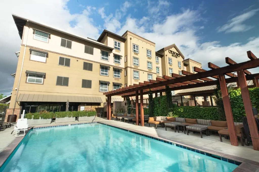 Oxford Suites Paso Robles，位于佩索罗伯斯的酒店