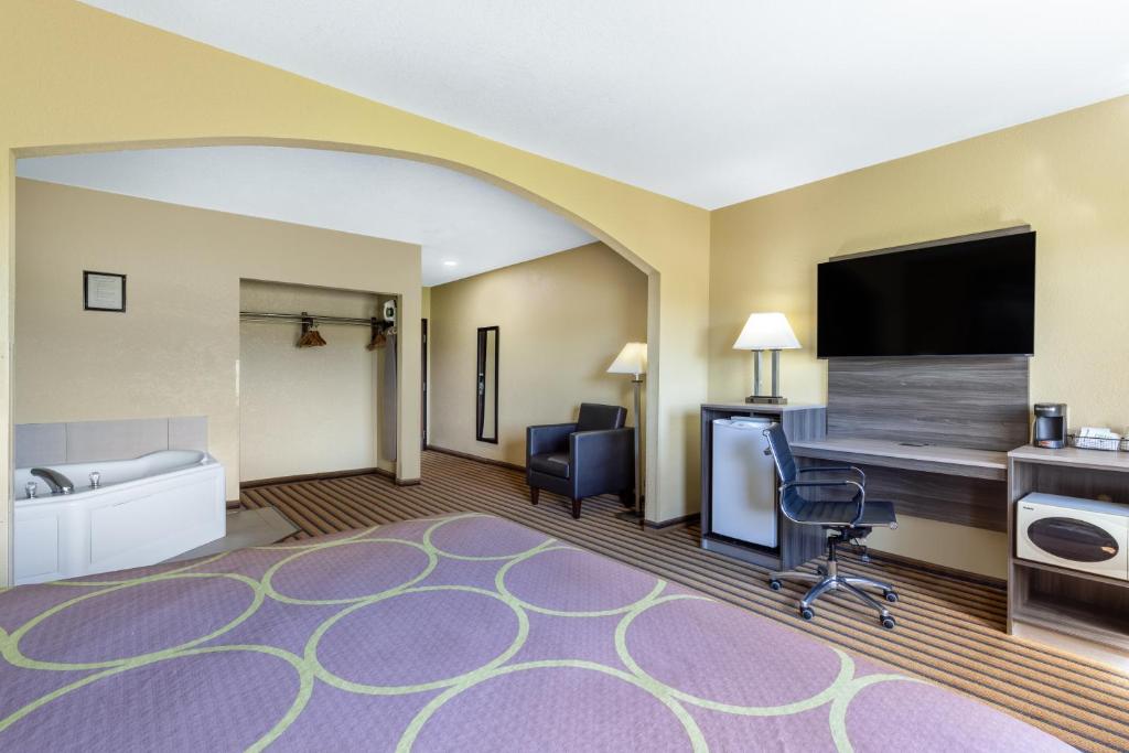 Super 8 By Wyndham Nixa/Springfield Area photo