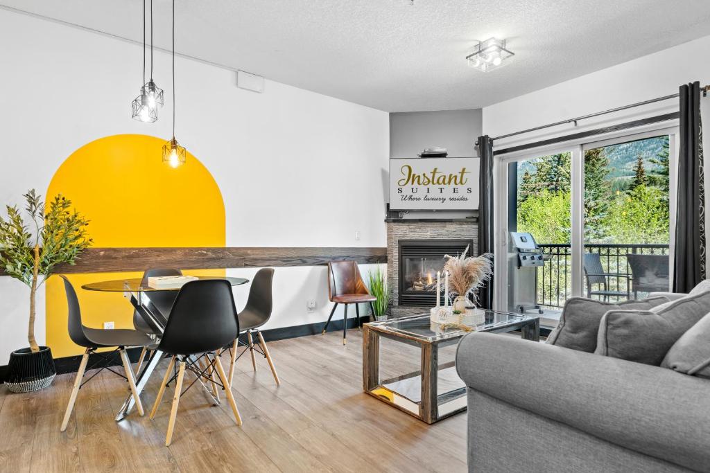 The Mountaineer by InstantSuites Pool &amp; HotTub — Hotel in Canmore (AB)