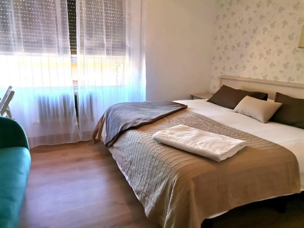 HOTEL LOS ARENALES DE JERTE, hotel v destinaci Jerte