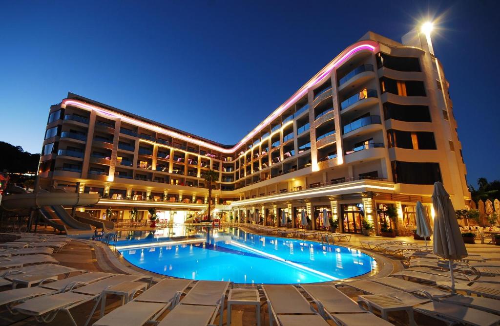 Golden Rock Beach — Hotel building in Marmaris, Mugla