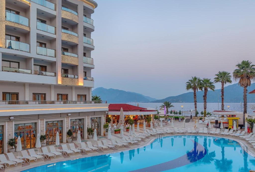 Golden Rock Beach — Swimming pool in Marmaris, Mugla