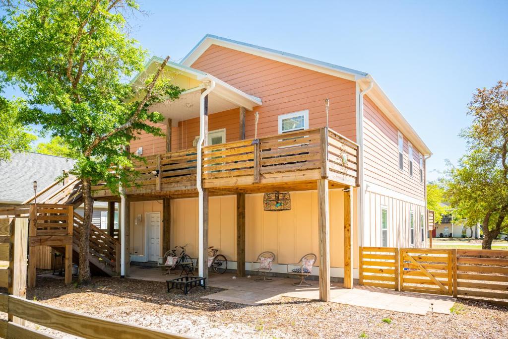 Peach Pit, Oak Island