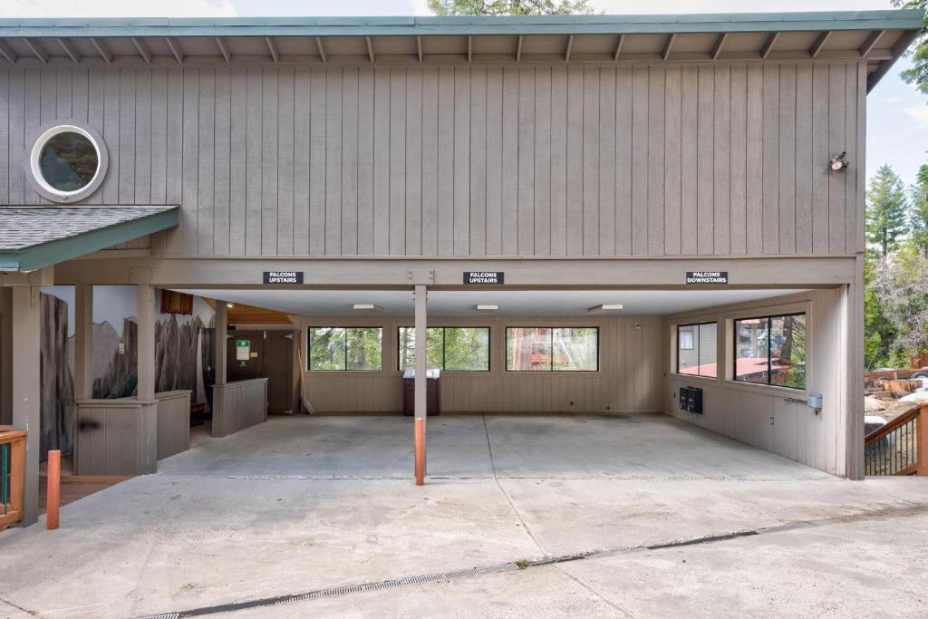 Falcons Nest (Upstairs) - 3BR/3BA Home photo