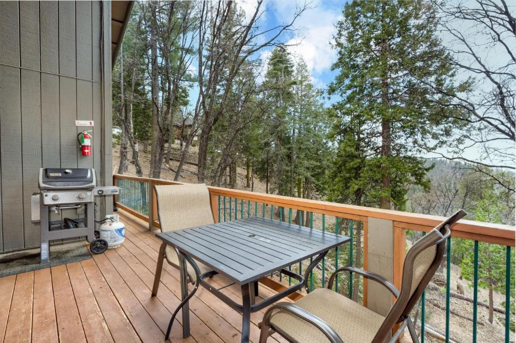 Falcons Nest (Upstairs) - 3BR/3BA Home photo