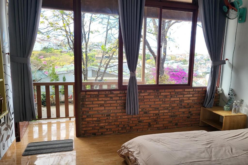 Books Home Dalat photo