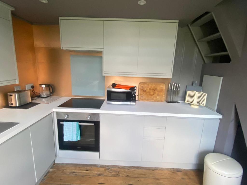 Large Loft Apartment, Hove photo 5