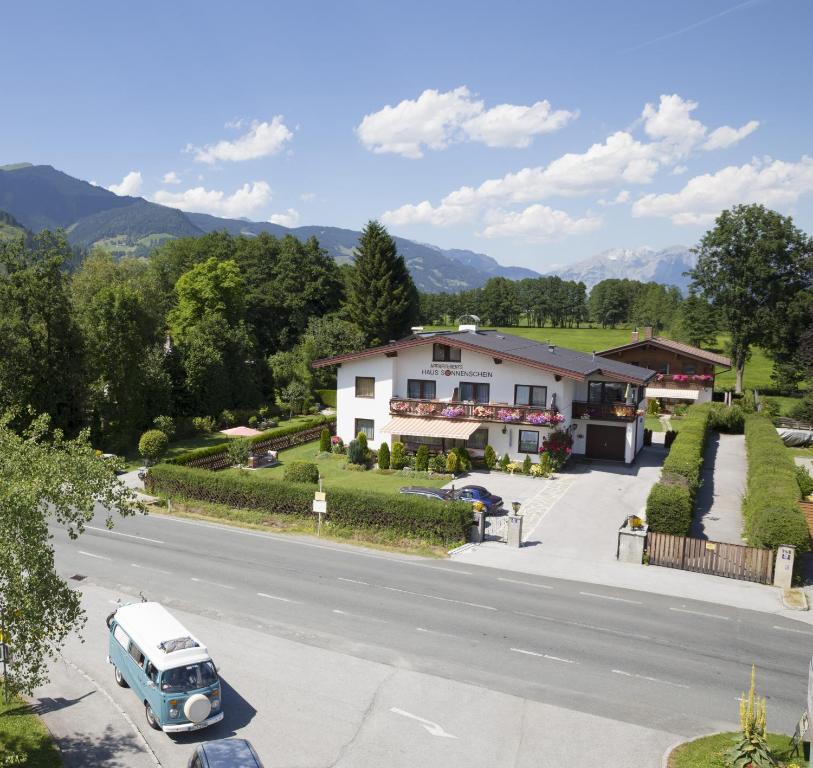 Appartements Haus Sonnenschein — Hotel in Zell Am See