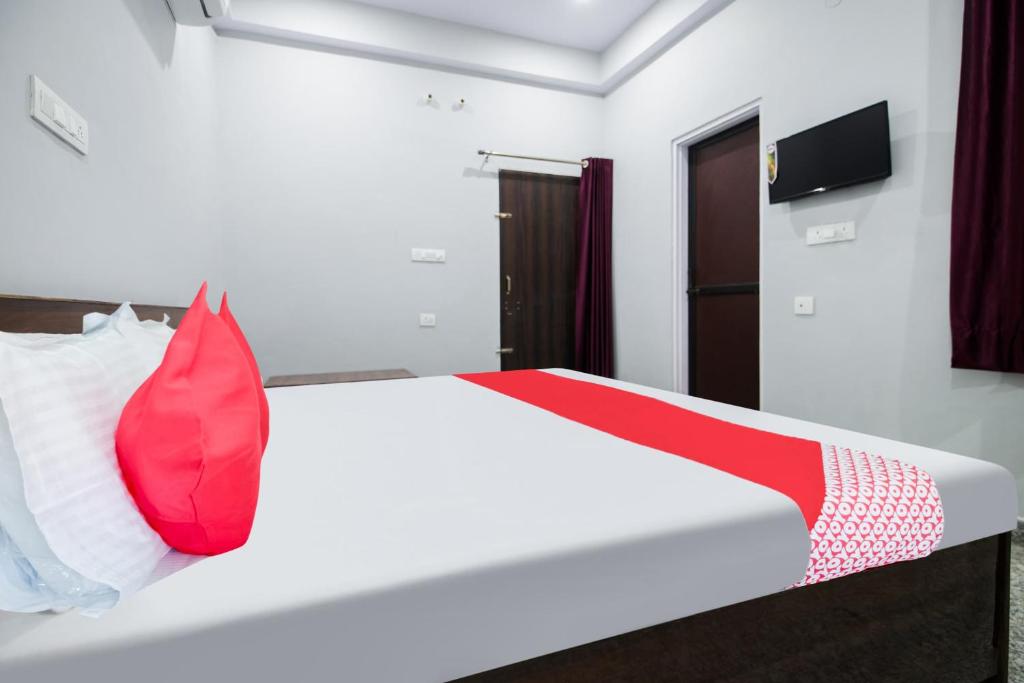 OYO 45931 Hotel Ganesham photo