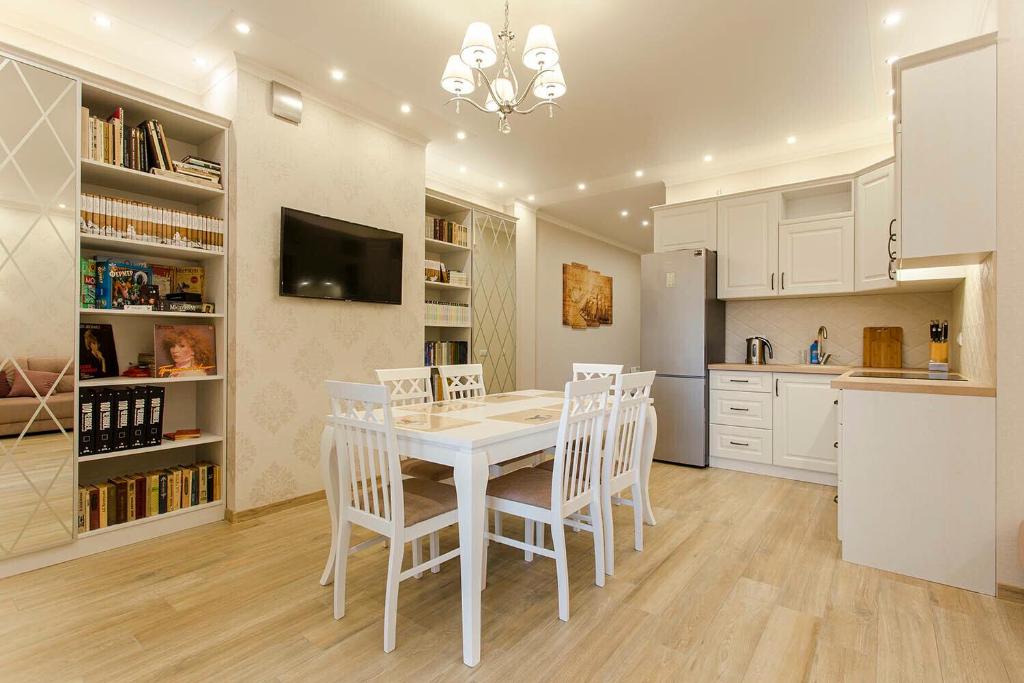 2-ROOMED apartment with living room, Oděsa