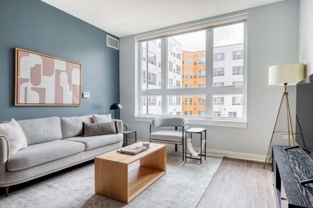 Arlington Heights 2br w wd gym bbq nr dining CHI-911