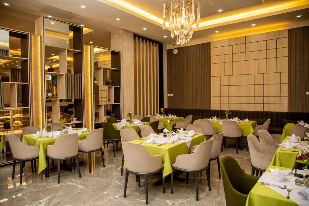 Triple-e Hotel and Spa - Dining image
