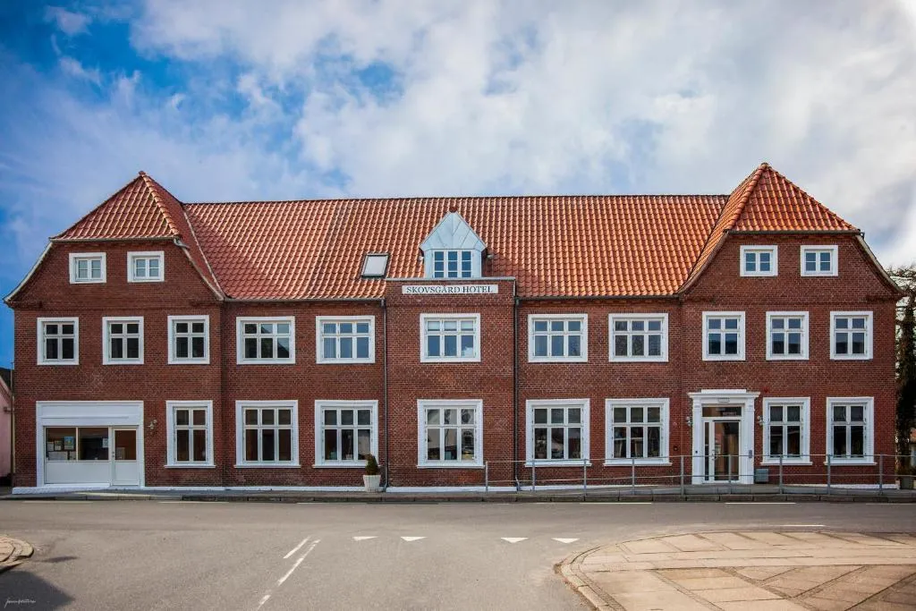 Skovsgård Hotel，位于布罗斯特的酒店